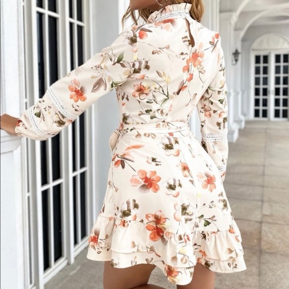 Floral Print Contrast Guipure Lace Bishop Sleeve Ruffle Hem Belted Dress - Picture 3 of 7